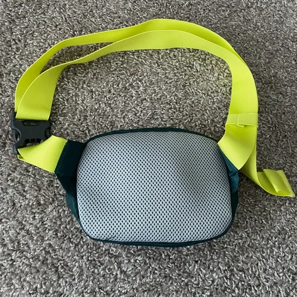 L.L. Bean Stowaway Hip Pack Soft Juniper Ultralight Belt Bag Crossbody - Picture 2 of 5